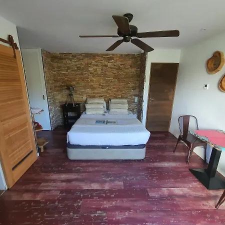 Bora Bora Bed & Breakfast Gujan-Mestras