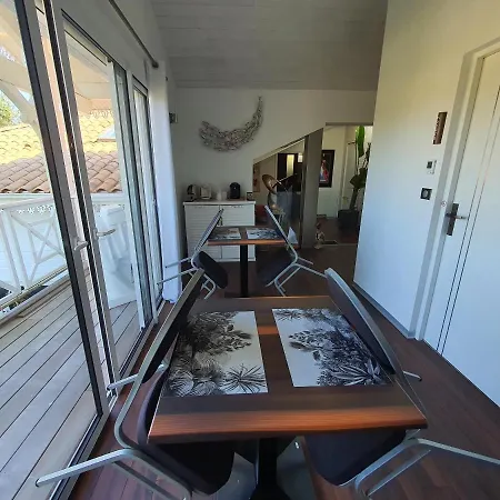 Bora Bora Nocleg ze śniadaniem 4*