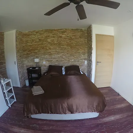 Bora Bora Bed & Breakfast 2*