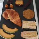 Bora Bora לינה וארוחת בוקר