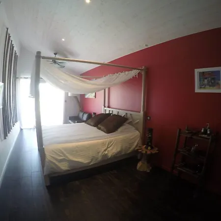 Bora Bora Bed & Breakfast 4*