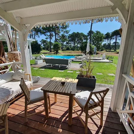 Bora Bora Bed & Breakfast Gujan-Mestras