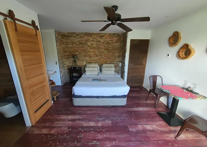 Bora Bora Bed & Breakfast Gujan-Mestras