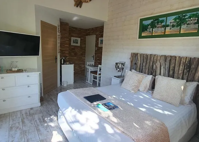 Bora Bora Bed & Breakfast 4*