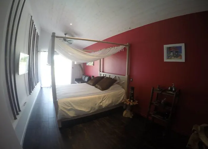 Bora Bora Bed & Breakfast 4*