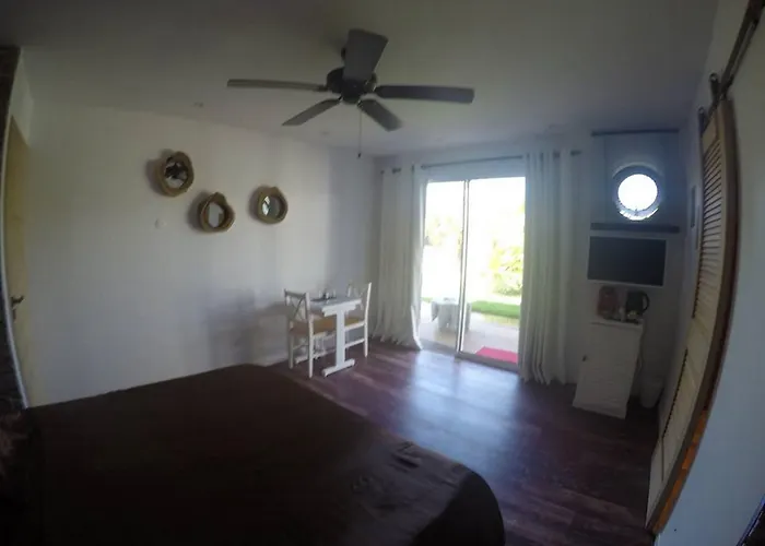 Bora Bora Bed & Breakfast 4*